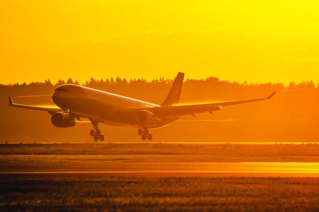 Aeroflot_Airbus_A330_sunrise_landing_at_SVO